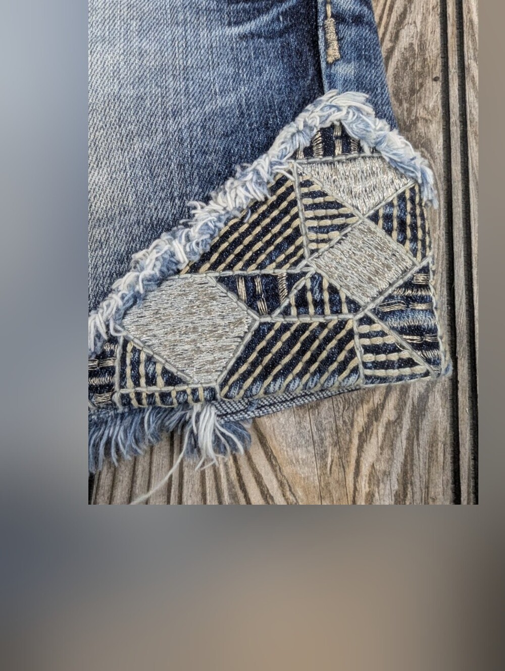 Miss Me Signature Cutoff Denim Shorts Size 28 Aztec Embroidered Sequins Bling - Picture 3 of 15